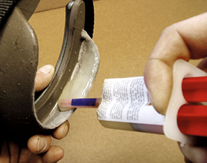 Adhesive application on the hoof